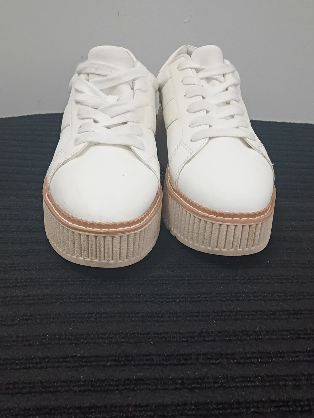 Dolce Vita Women's White Platform Lace-Up Sneakers with Tan Trim Sz 10